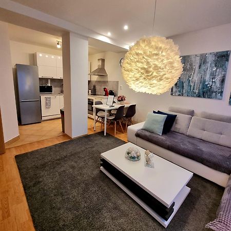 Apartment Banska - City Centre & Private Parking Банська Бистриця Екстер'єр фото
