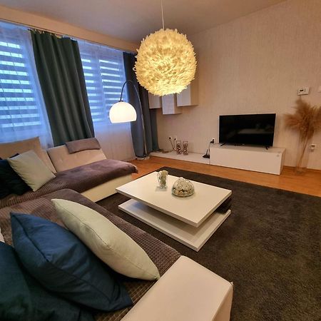 Apartment Banska - City Centre & Private Parking Банська Бистриця Екстер'єр фото
