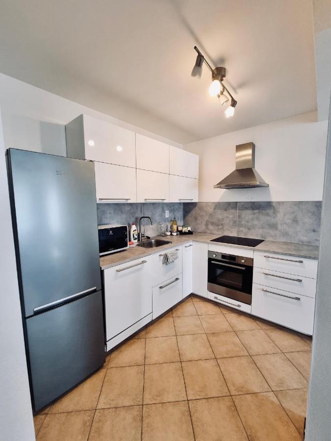 Apartment Banska - City Centre & Private Parking Банська Бистриця Екстер'єр фото