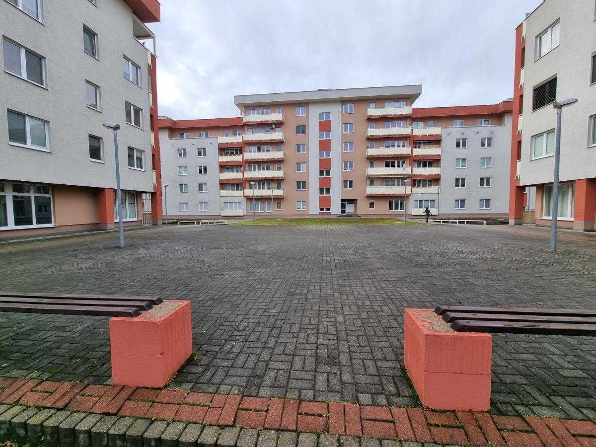 Apartment Banska - City Centre & Private Parking Банська Бистриця Екстер'єр фото