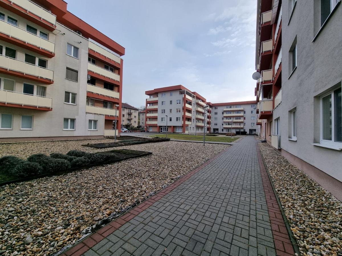 Apartment Banska - City Centre & Private Parking Банська Бистриця Екстер'єр фото