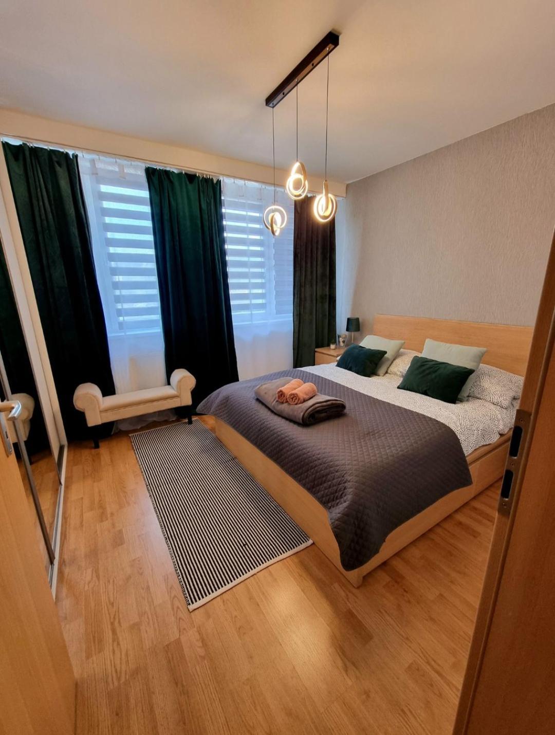 Apartment Banska - City Centre & Private Parking Банська Бистриця Екстер'єр фото